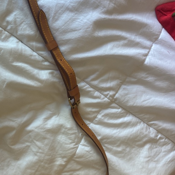 100% Authentic LOUIS VUITTON Saumur 30 Monogram Shoulder Bag. - Picture 8 of 16